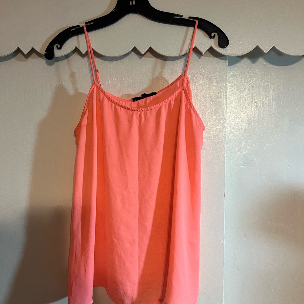 pink tank top
